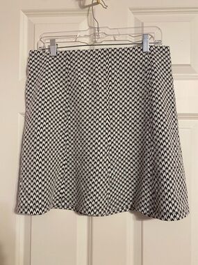 Loft black & white patterned knit skirt, size large